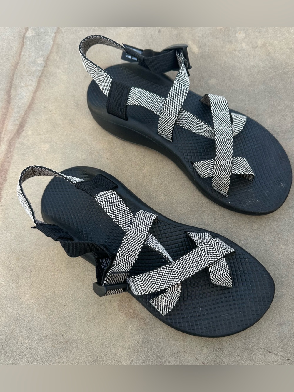Chaco Z/Cloud Black & White Excite Sport Hiking Sandals Toe Loop Size 9